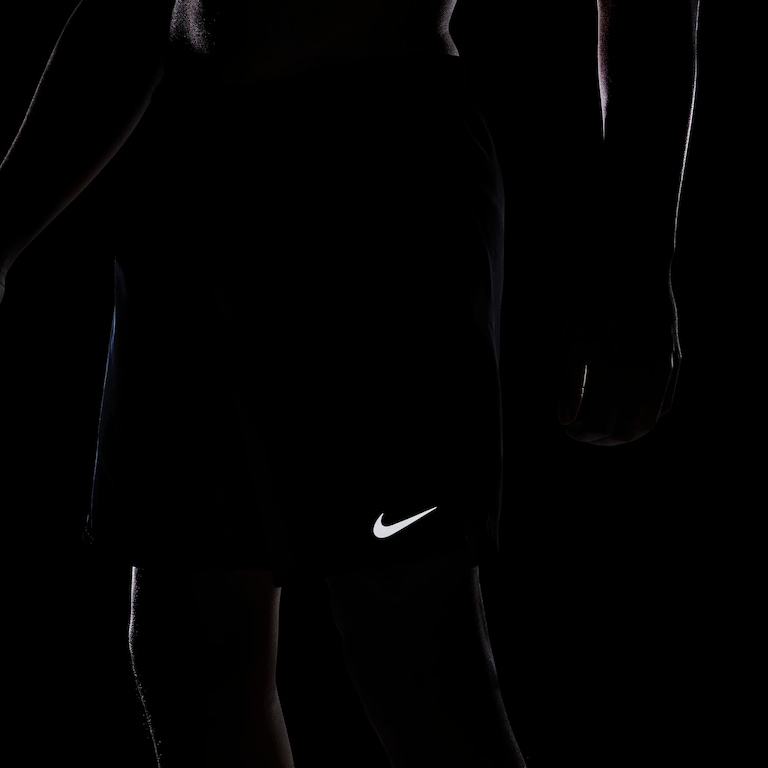 Shorts Nike Dri-FIT Challenger Masculino - Foto 9