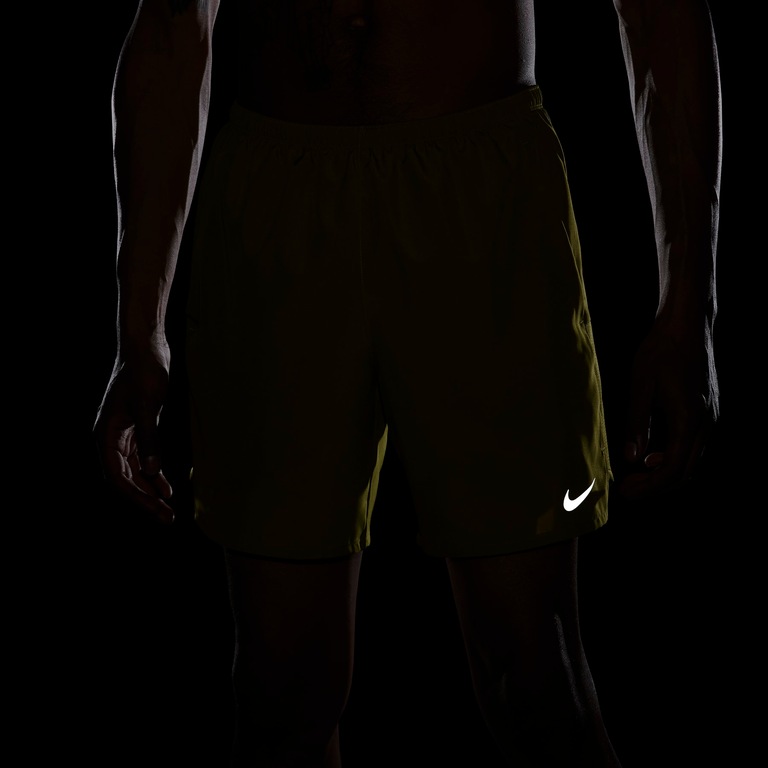Shorts Nike Dri-FIT Challenger Masculino - Foto 10