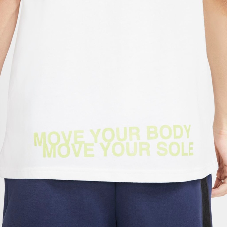 Camiseta Nike Sportswear Masculina - Foto 4