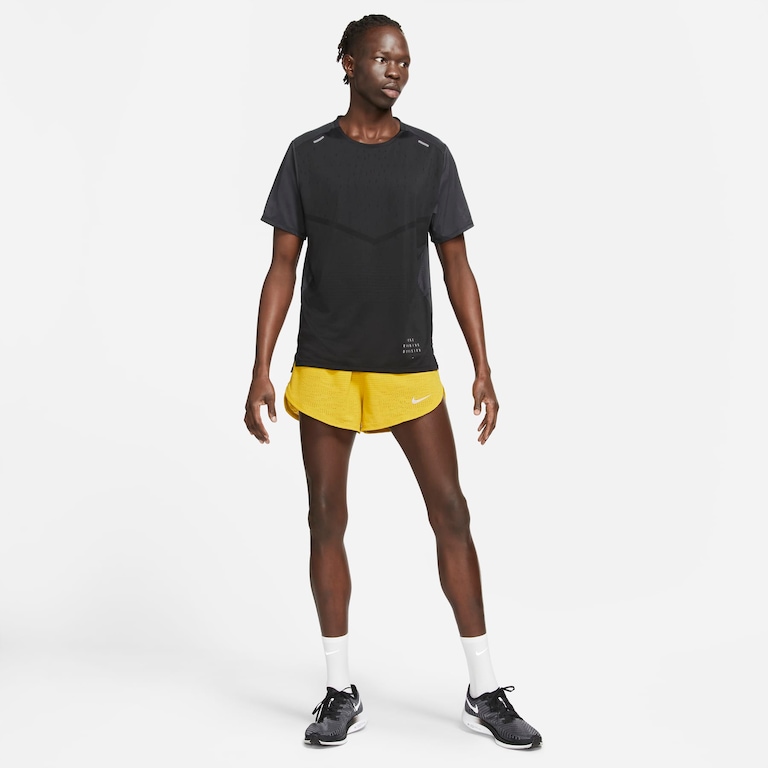 Camiseta Nike Rise 365 Run Division Masculina - Foto 9