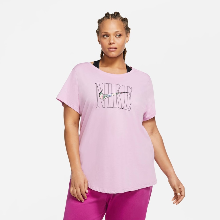 Plus Size - Camiseta Nike Sportswear Feminina - Foto 1