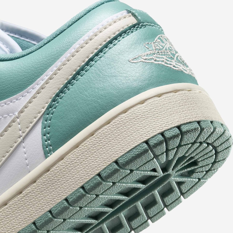 Tênis Air Jordan 1 Low Feminino - Foto 8