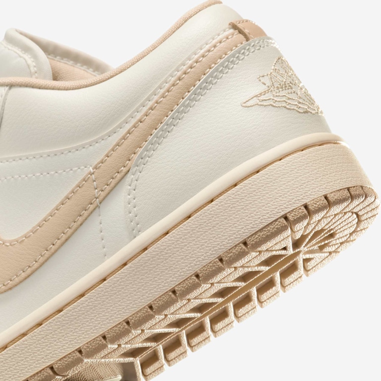 Tênis Air Jordan 1 Low Feminino - Foto 8