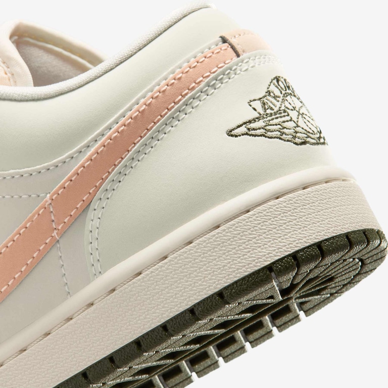Tênis Air Jordan 1 Low Feminino - Foto 8