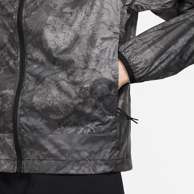 Jaqueta Nike ACG Windbreaker Feminina - Foto 4