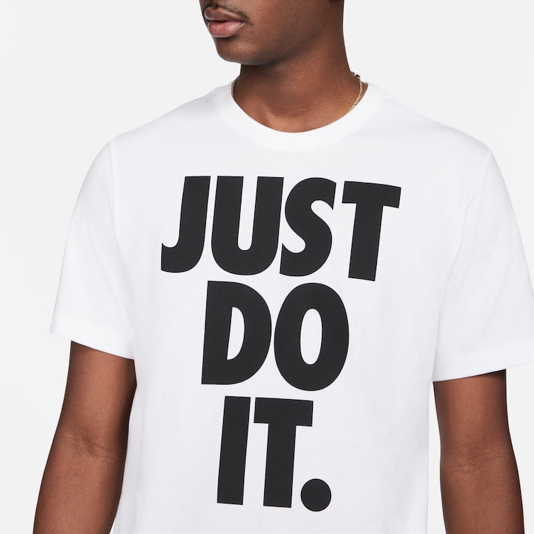 Camiseta Nike Sportswear Masculina - Foto 3