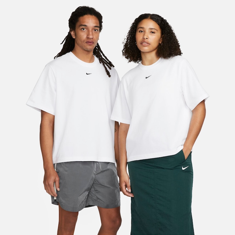 Camiseta Nike Sportswear Essentials Feminina - Foto 1