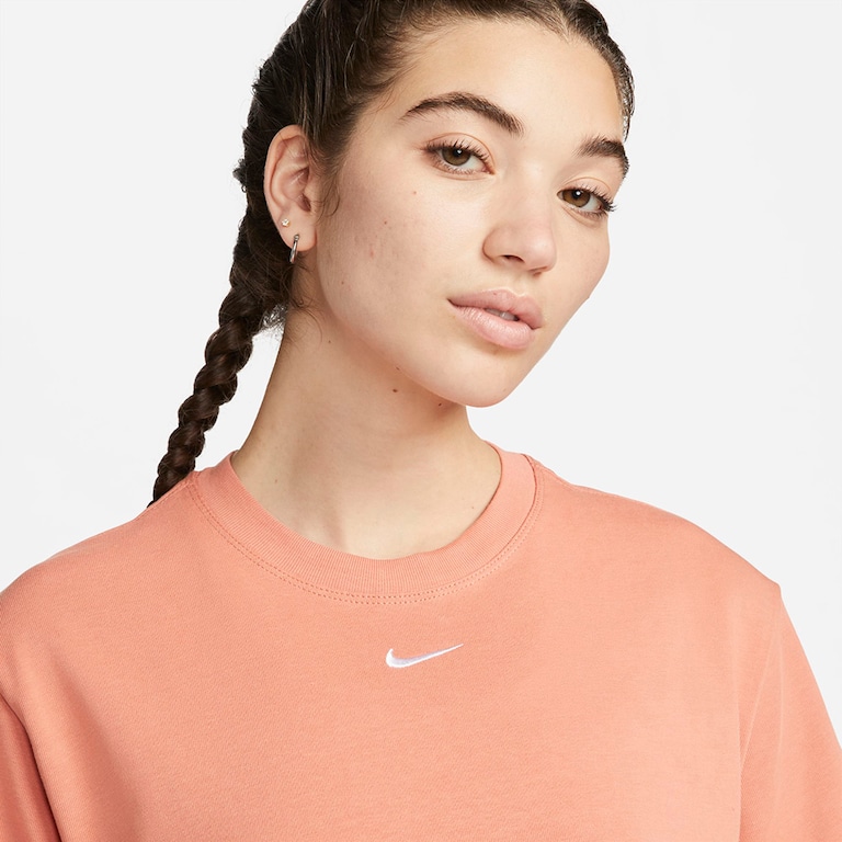 Camiseta Nike Sportswear Essentials Feminina - Foto 3