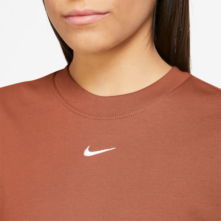 Camiseta Nike Sportswear Essentials Feminina - Foto 3