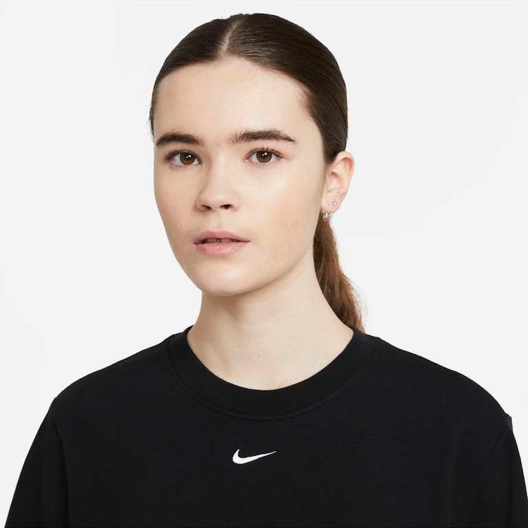 Camiseta Nike Sportswear Essentials Feminina - Foto 3