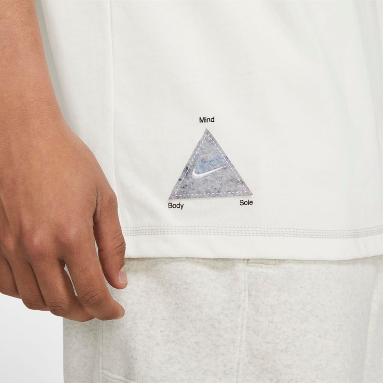 Camiseta Nike Sportswear Masculina - Foto 4