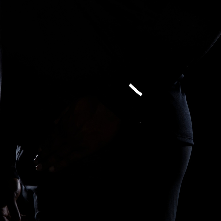 Camiseta Nike Dri-FIT UV Miler Masculina - Foto 14