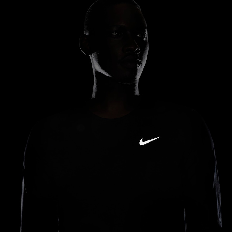 Camiseta Nike Dri-FIT UV Miler Masculina - Foto 5