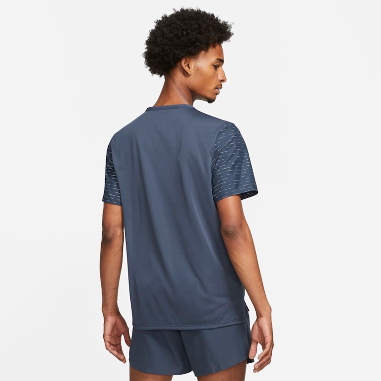 Camiseta Nike Dri-FIT Rise 365 Run Division Masculina - Foto 2