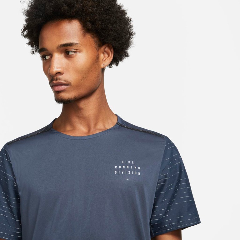 Camiseta Nike Dri-FIT Rise 365 Run Division Masculina - Foto 3