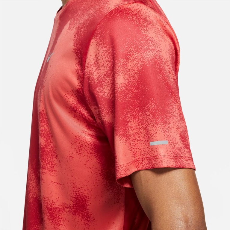 Camiseta Nike Dri-FIT Miler Wild Run Masculina - Foto 4