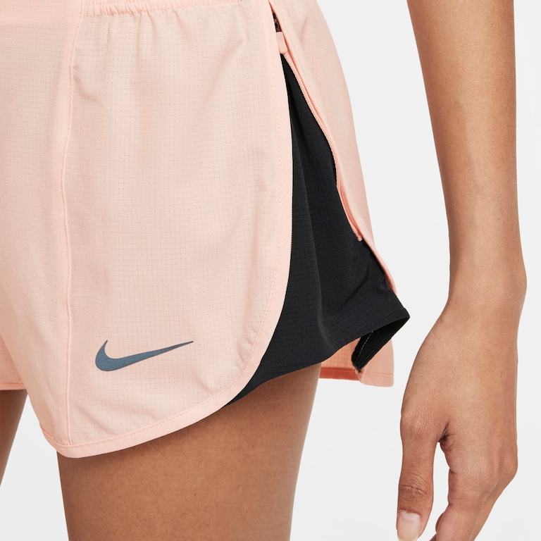 Shorts Nike Dri-FIT Run Division Tempo Luxe Feminino - Foto 4