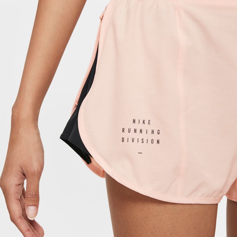 Shorts Nike Dri-FIT Run Division Tempo Luxe Feminino - Foto 5