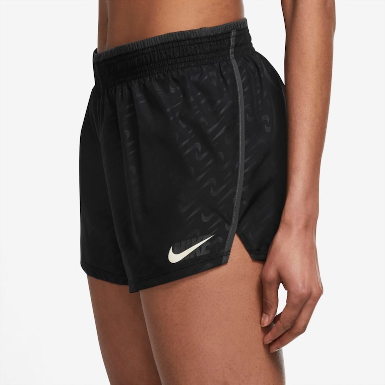 Shorts Nike Dri-FIT Icon Clash 10K Feminino - Foto 3