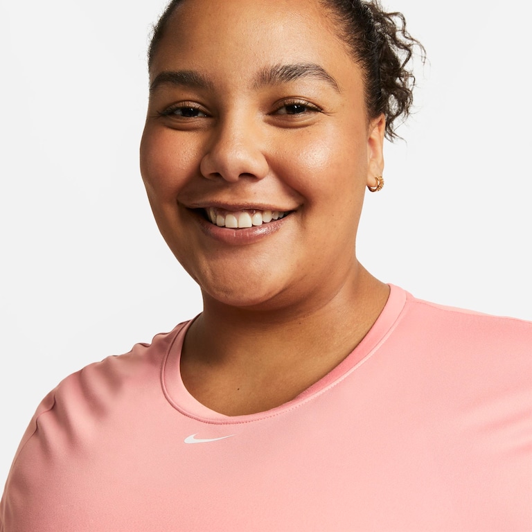 Plus Size - Camiseta Nike Dri-FIT One Feminina - Foto 3