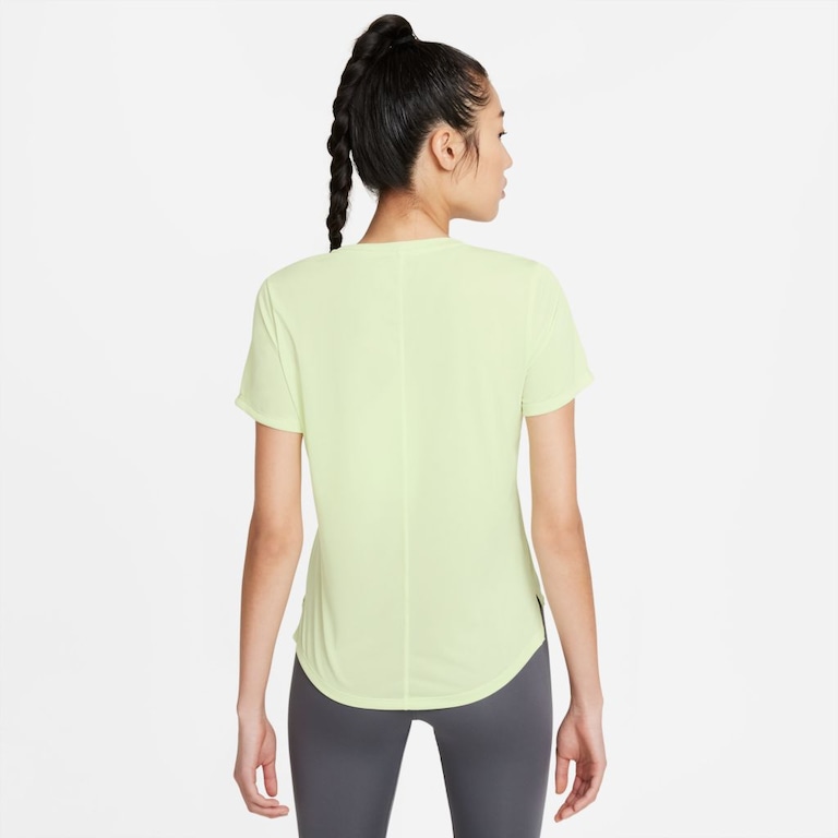 Plus Size - Camiseta Nike Dri-FIT One Feminina - Foto 2