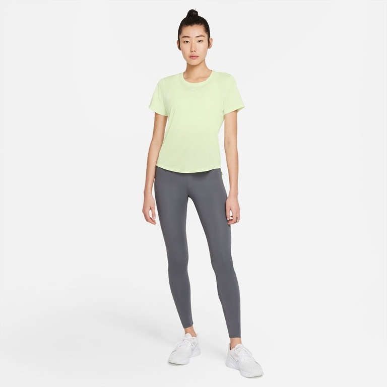 Plus Size - Camiseta Nike Dri-FIT One Feminina - Foto 6