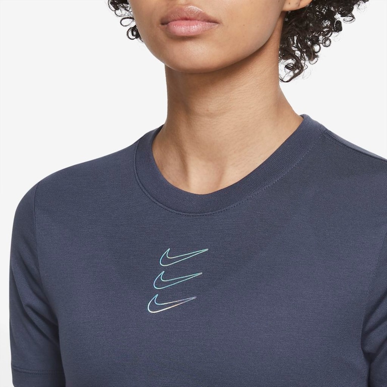 Camiseta Nike Sportswear Feminina - Foto 3