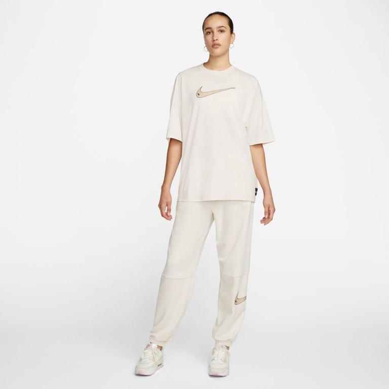 Camiseta Nike Sportswear Swoosh Feminina - Foto 5