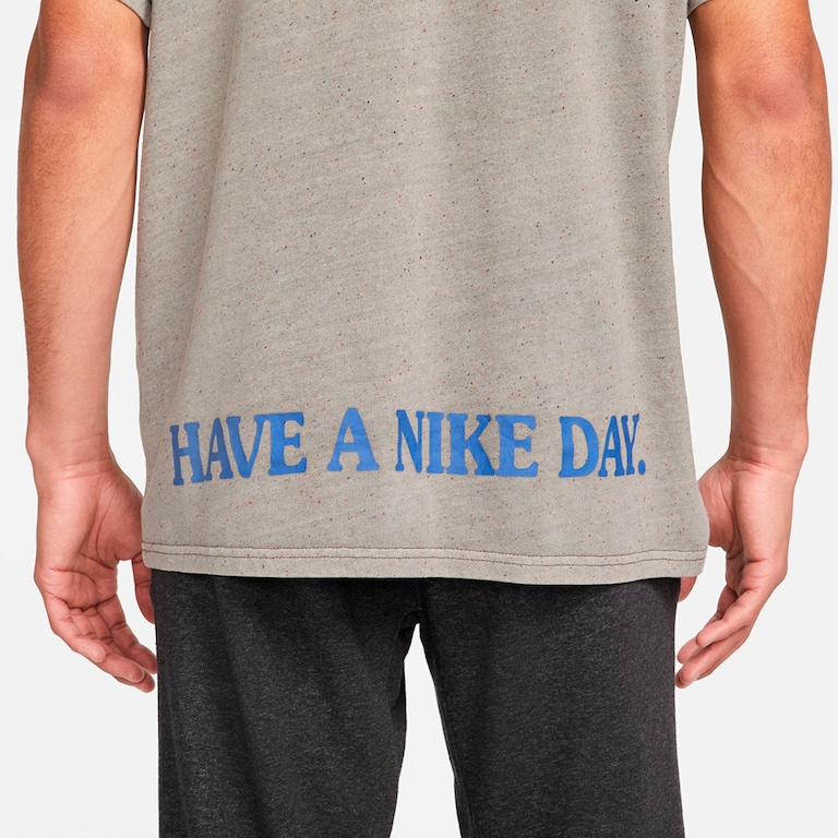 Camiseta Nike Sportswear Masculina - Foto 4
