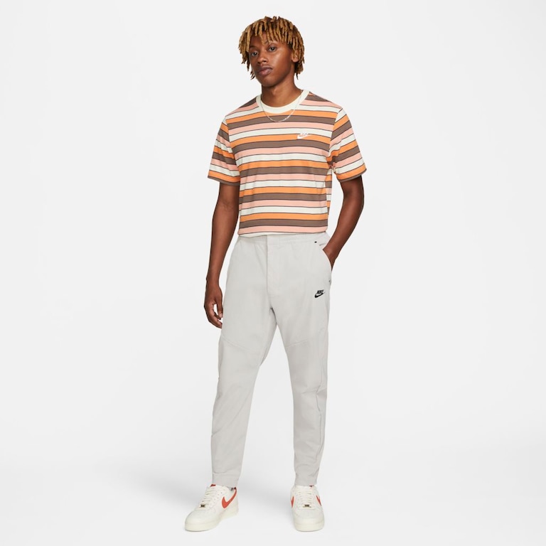 Camiseta Nike Sportswear Club Masculina - Foto 4