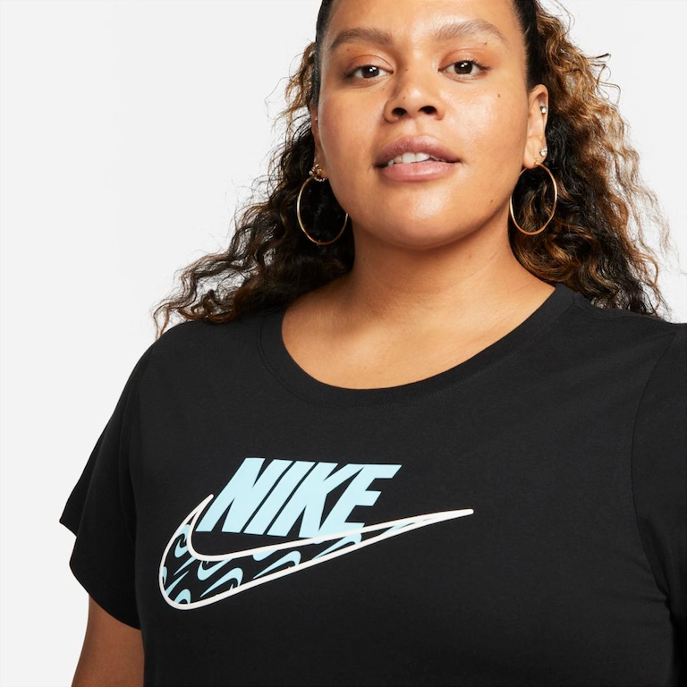 Plus Size - Camiseta Nike Sportswear Icon Clash Feminina - Foto 3