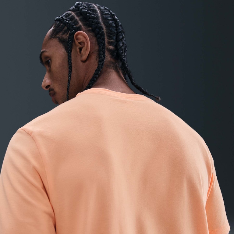 Camiseta Nike Sportswear Club Masculina - Foto 2