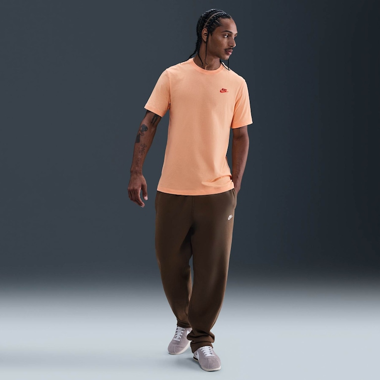 Camiseta Nike Sportswear Club Masculina - Foto 4