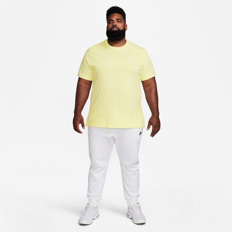 Camiseta Nike Sportswear Club Masculina - Foto 10