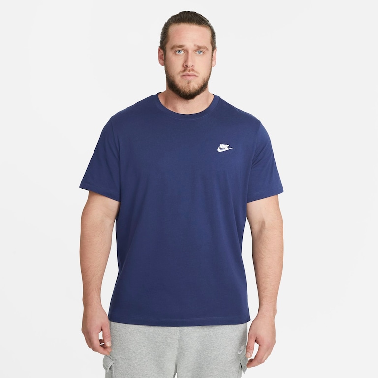 Camiseta Nike Sportswear Club Masculina - Foto 5