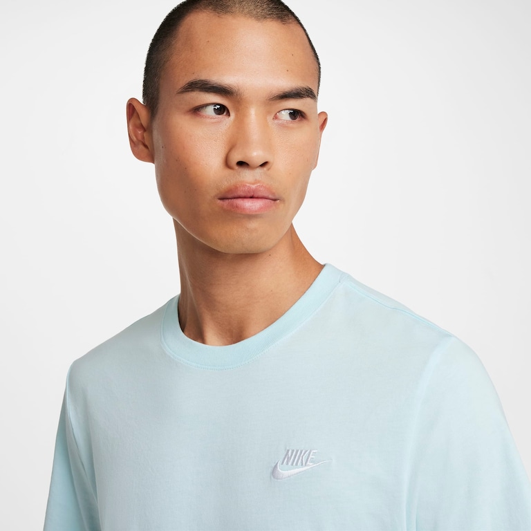 Camiseta Nike Sportswear Club Masculina - Foto 3