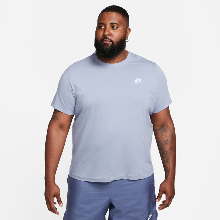 Camiseta Nike Sportswear Club Masculina - Foto 6