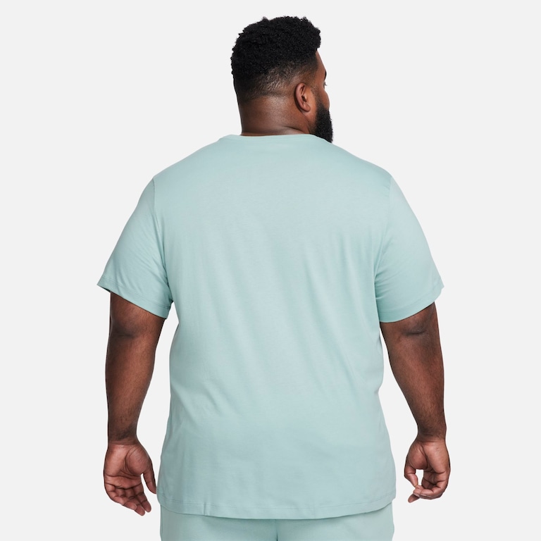 Camiseta Nike Sportswear Club Masculina - Foto 7