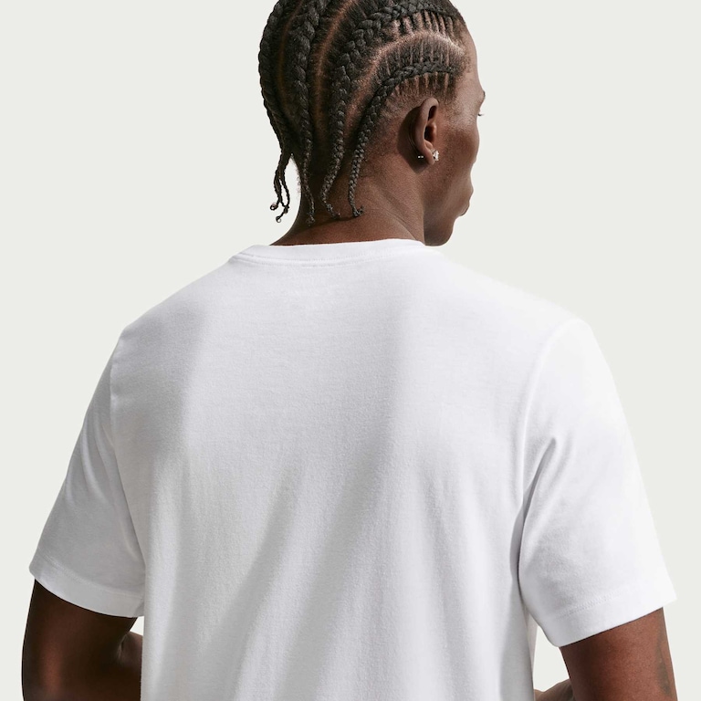 Camiseta Nike Sportswear Club Masculina - Foto 3