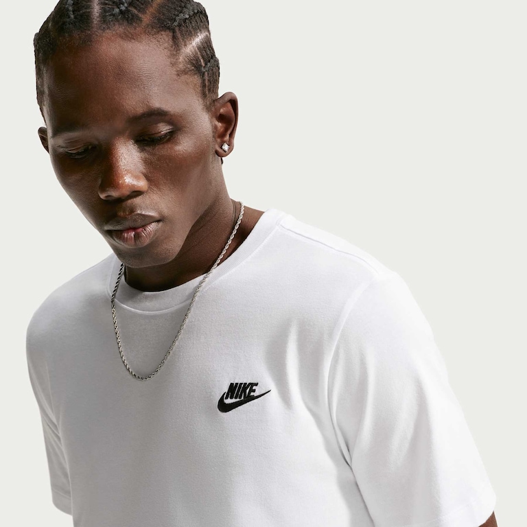 Camiseta Nike Sportswear Club Masculina - Foto 2
