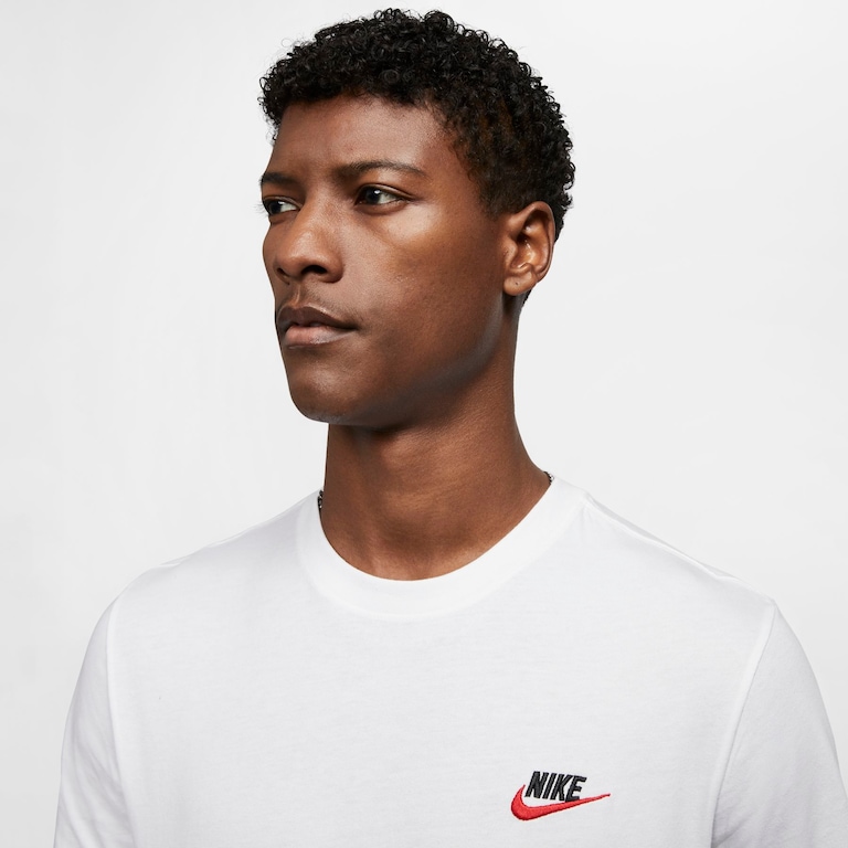Camiseta Nike Sportswear Club Masculina - Foto 3