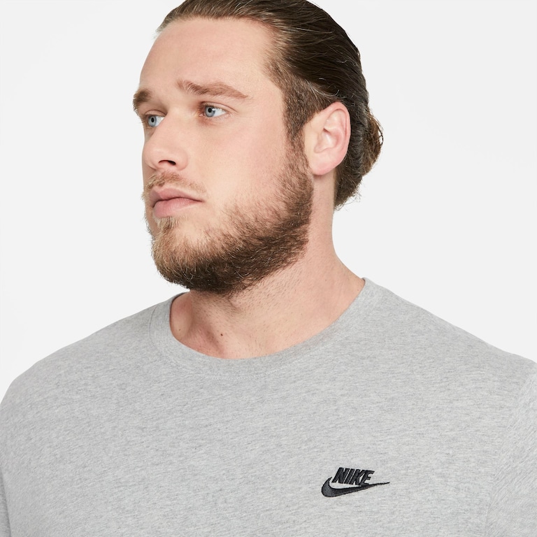 Camiseta Nike Sportswear Club Masculina - Foto 7