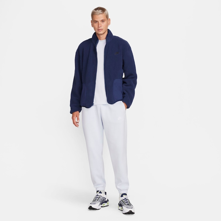 Camiseta Nike Sportswear Club Masculina - Foto 5