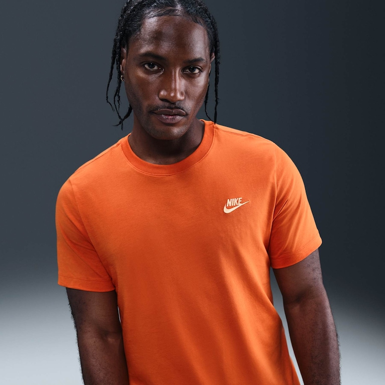 Camiseta Nike Sportswear Club Masculina - Foto 1