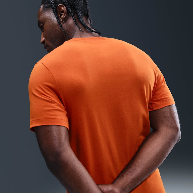 Camiseta Nike Sportswear Club Masculina - Foto 2