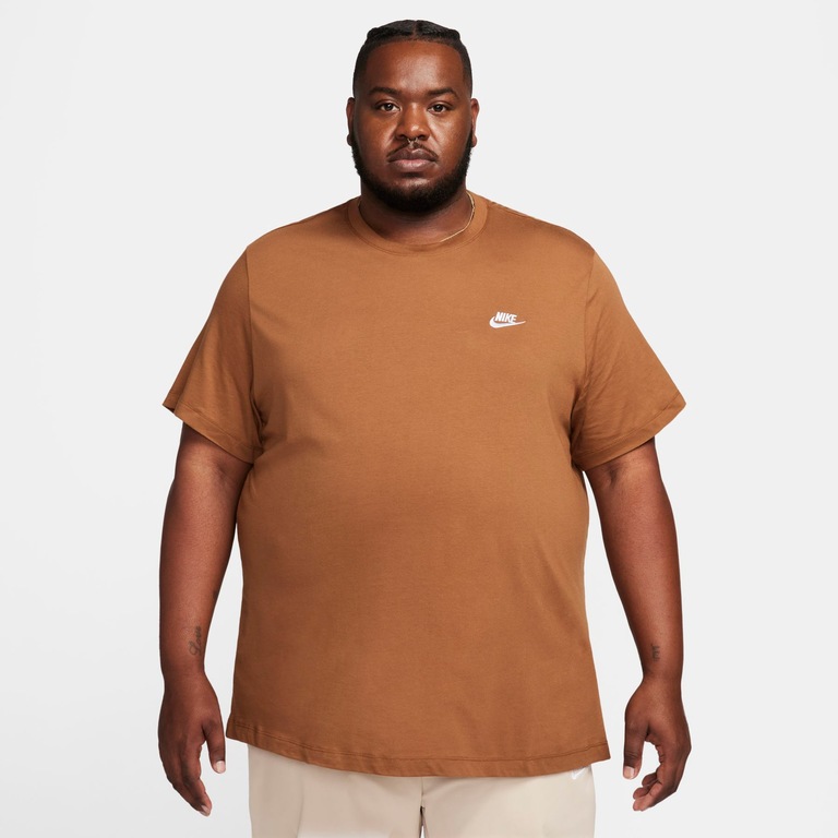 Camiseta Nike Sportswear Club Masculina - Foto 6