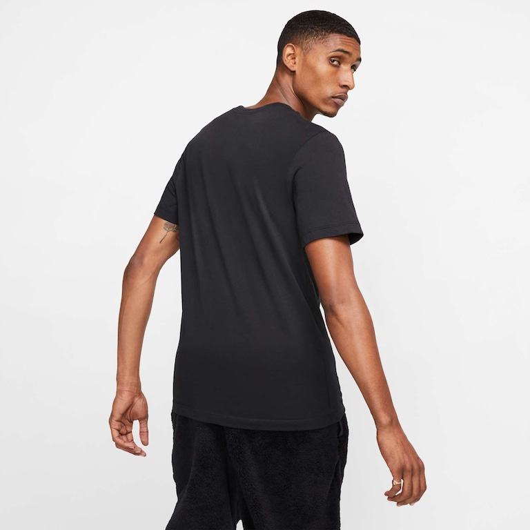 Camiseta Nike Sportswear Club Masculina - Foto 2