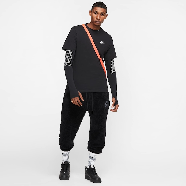 Camiseta Nike Sportswear Club Masculina - Foto 4