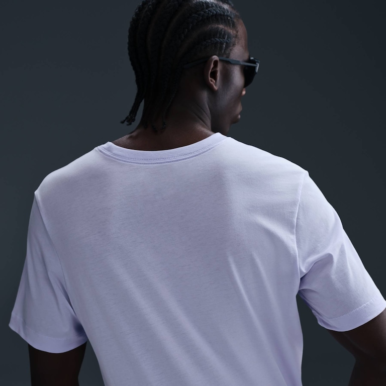 Camiseta Nike Sportswear Club Masculina - Foto 2