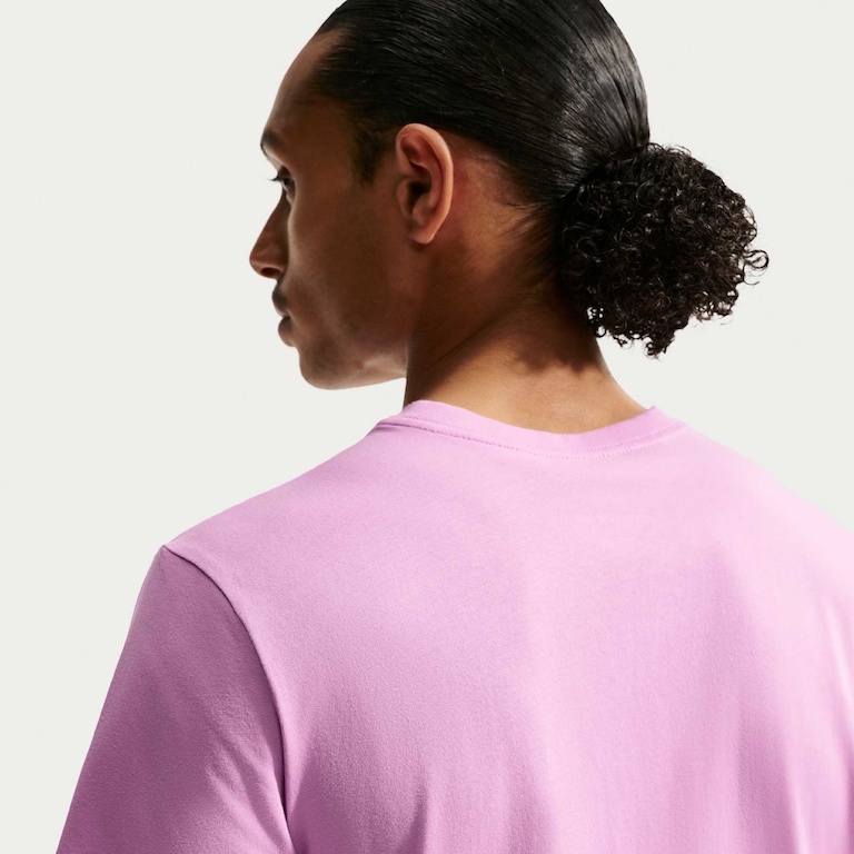 Camiseta Nike Sportswear Club Masculina - Foto 2